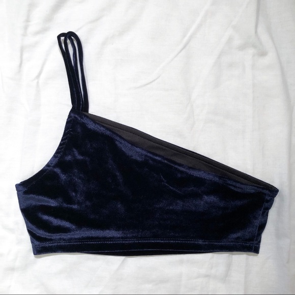 NASTY GAL ONE-SHOULDER BLUE VELVET CROP TOP - Picture 3 of 6